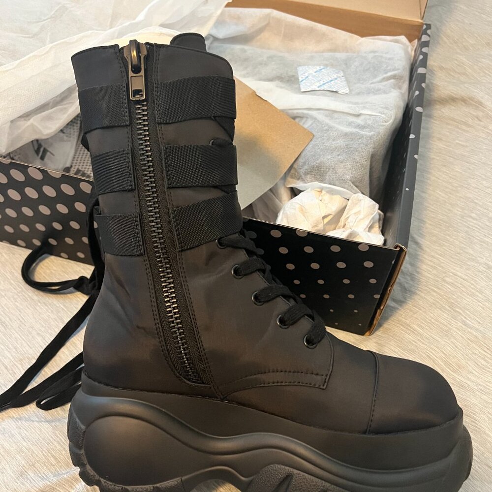 Poster Girl Mad Hustle Pocket Combat Boot NEW in Box
